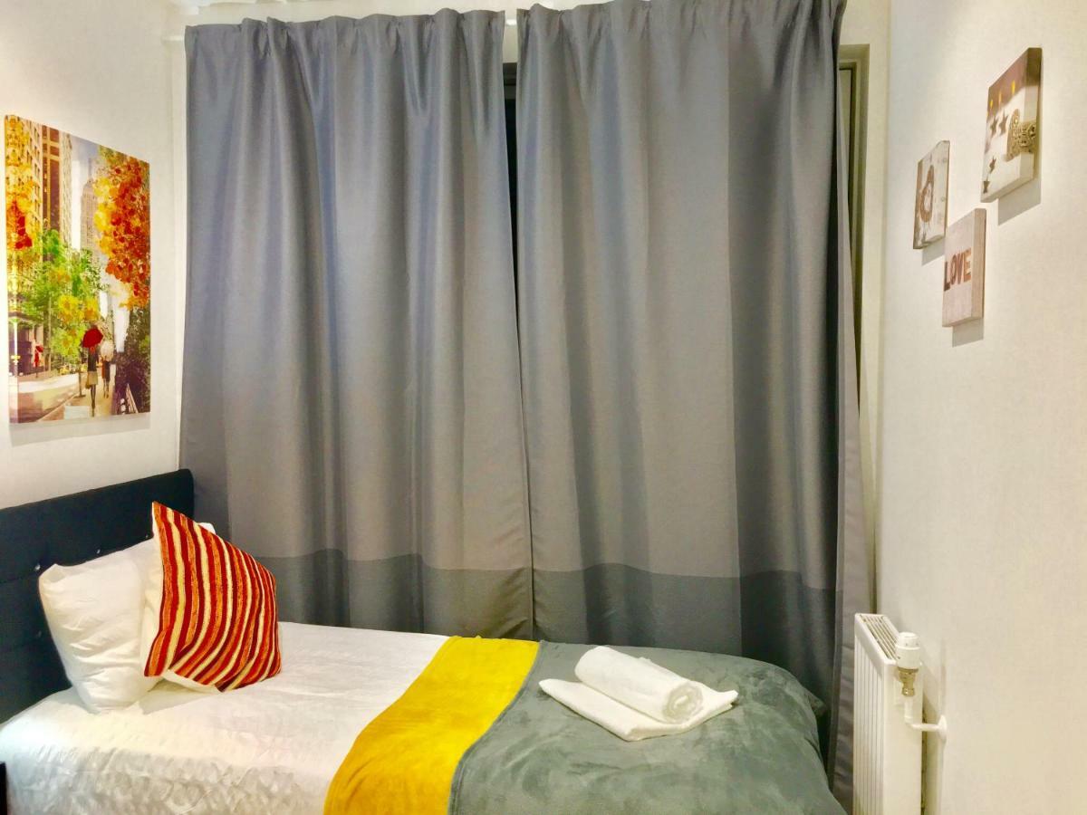 Excel 2 Bedrooms River View Londra