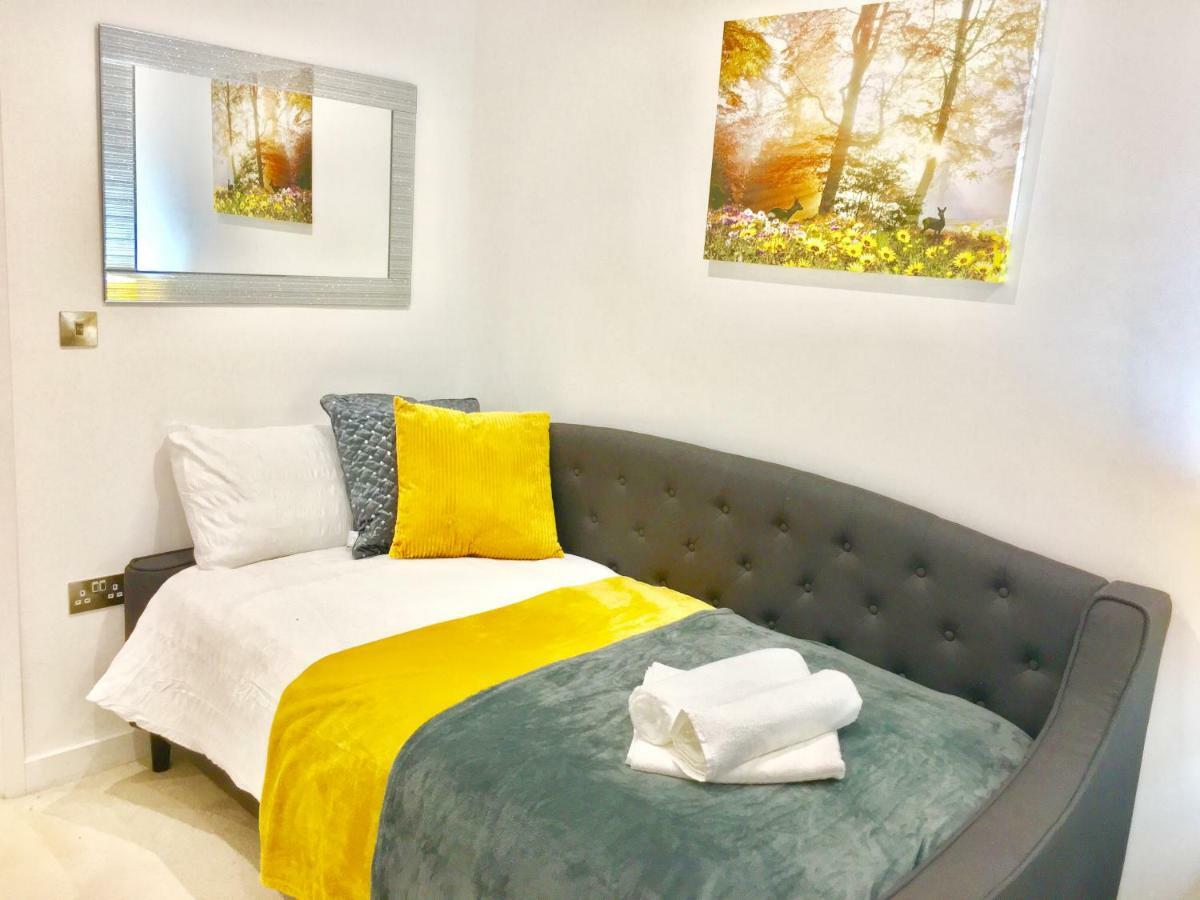 Excel 2 Bedrooms River View Londra