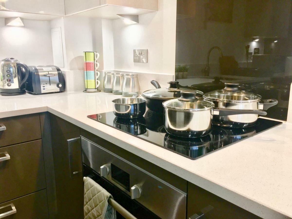 Excel 2 Bedrooms River View Londra
