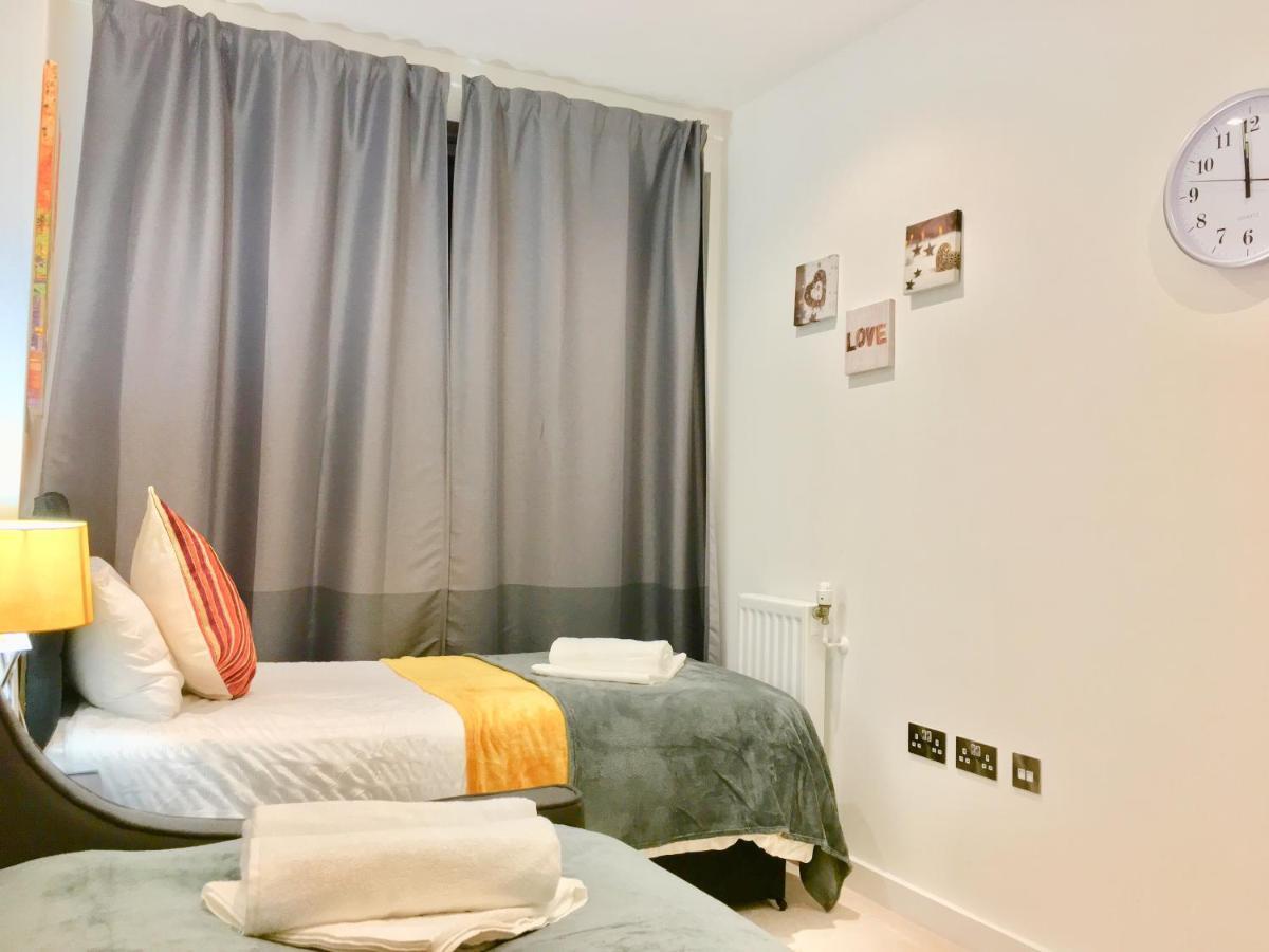 Excel 2 Bedrooms River View Londra